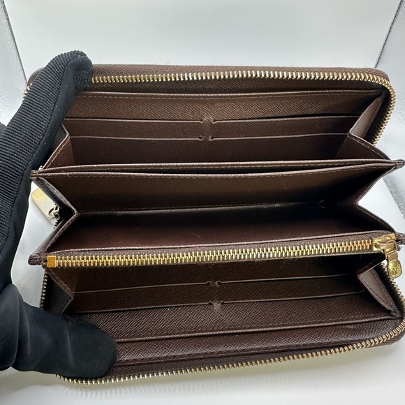 💯AUTHENTIC Louis Vuitton. Damier Zip Long Wallet - Picture 6 of 15
